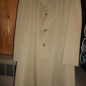 Mens London Fog Raincoat with Zip out liner, size 44R